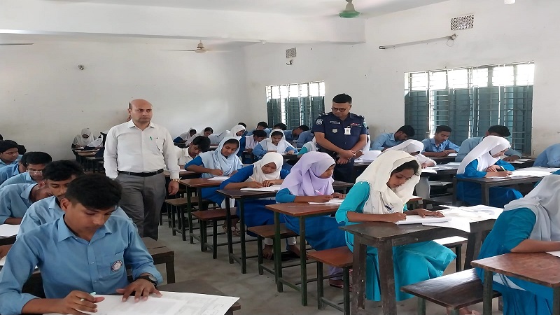 চাঁপাইনবাবগঞ্জে এসএসসি ও সমমান পরীক্ষার প্রথম দিনে অনুপস্থিত ৩০৮ শিক্ষার্থী